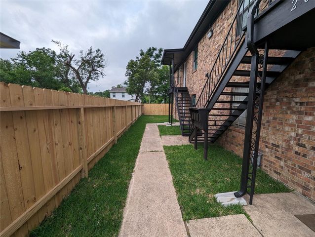2015 Rosalee Street 4, La Marque, TX 77568