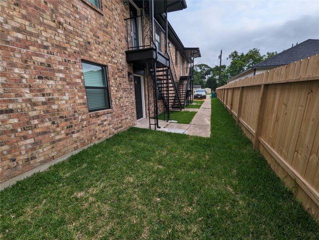 2015 Rosalee Street 4, La Marque, TX 77568