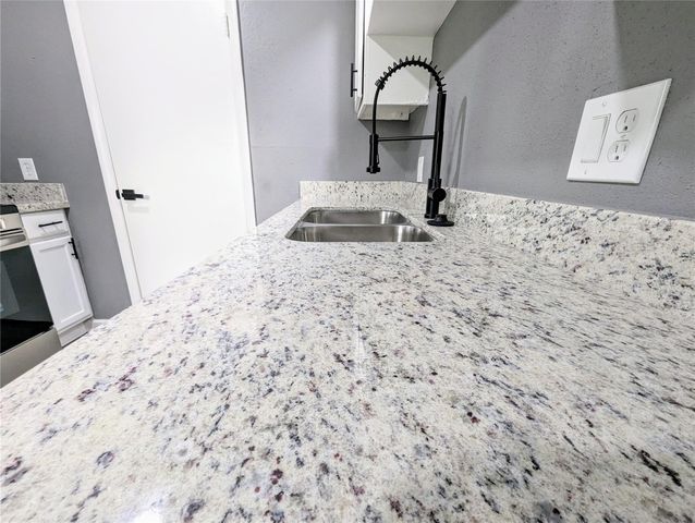 2015 Rosalee Street 4, La Marque, TX 77568