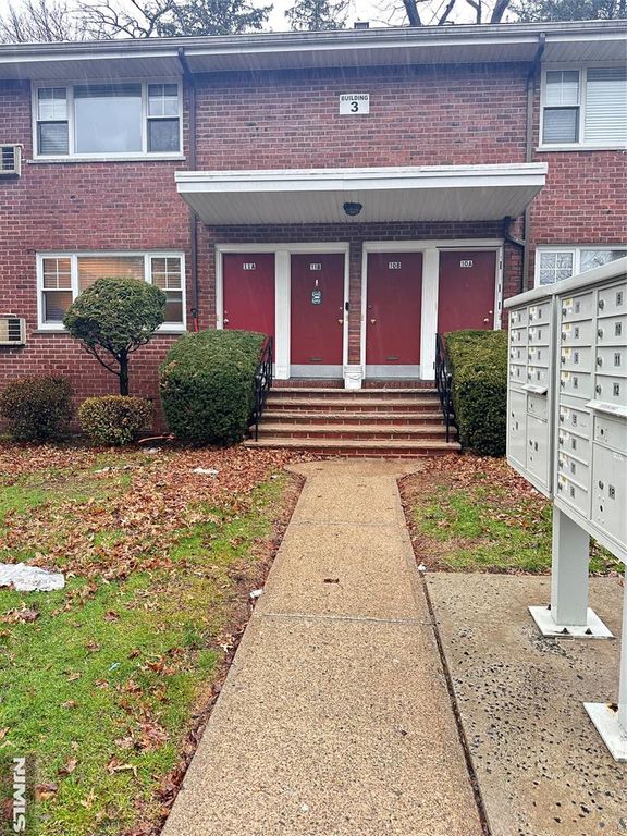 241 W Passaic Street 11A, Rochelle Park, NJ 07662