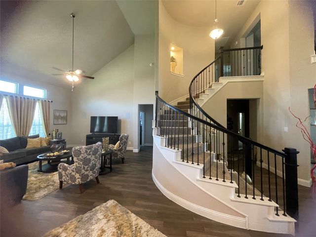 1100 Whispering Hill Drive, Mansfield, TX 76063