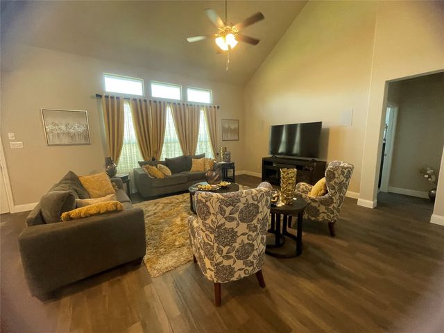 1100 Whispering Hill Drive, Mansfield, TX 76063