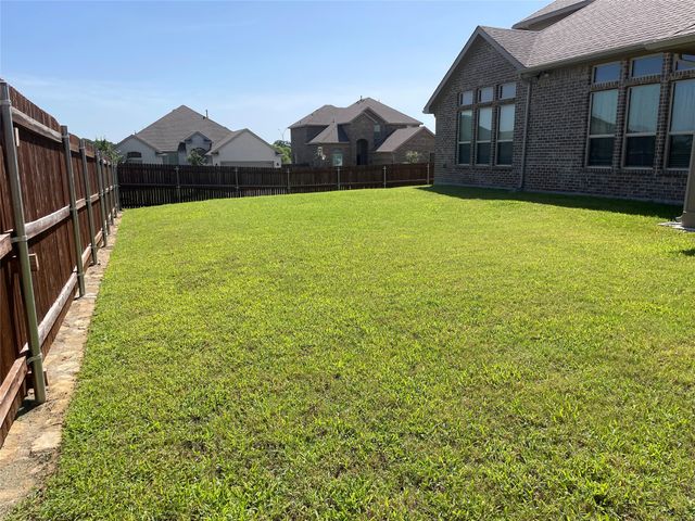 1100 Whispering Hill Drive, Mansfield, TX 76063