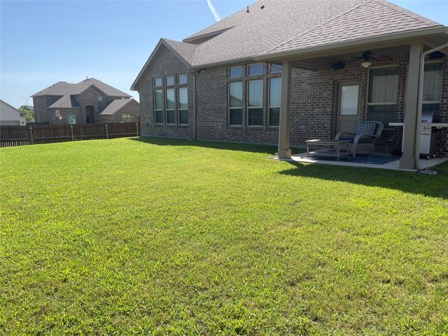 1100 Whispering Hill Drive, Mansfield, TX 76063