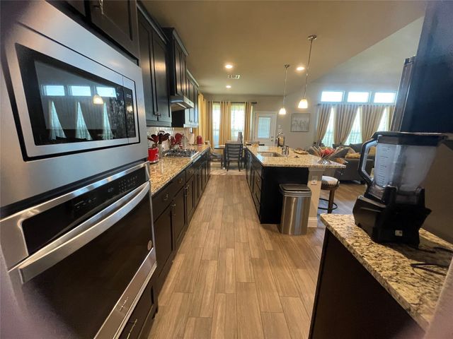 1100 Whispering Hill Drive, Mansfield, TX 76063