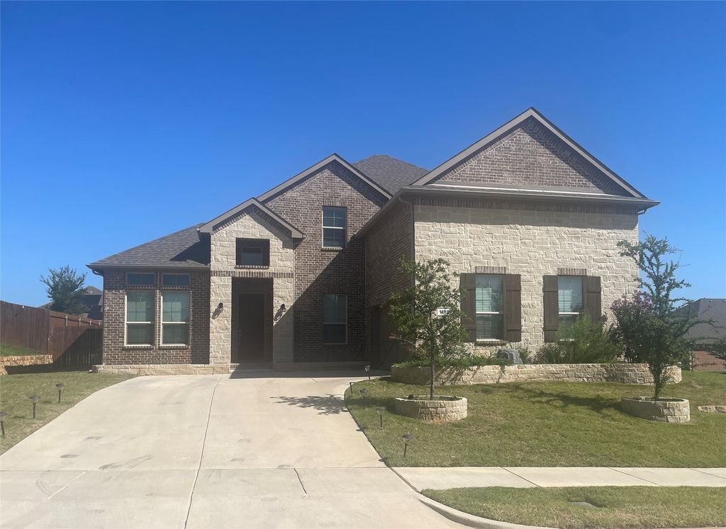 1100 Whispering Hill Drive, Mansfield, TX 76063