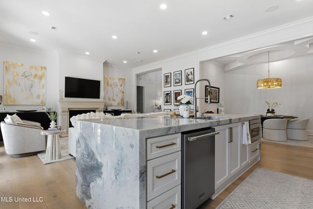 699 Savannah Estates Boulevard, Biloxi, MS 39532