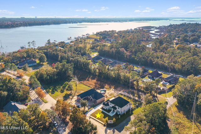 699 Savannah Estates Boulevard, Biloxi, MS 39532