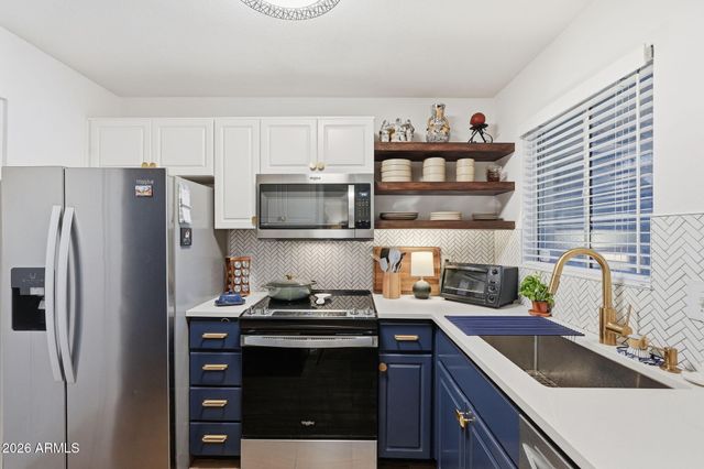 1880 E MORTEN Avenue 120, Phoenix, AZ 85020