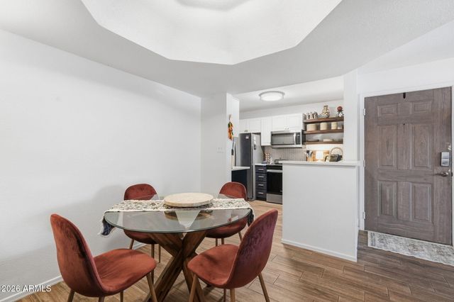 1880 E MORTEN Avenue 120, Phoenix, AZ 85020