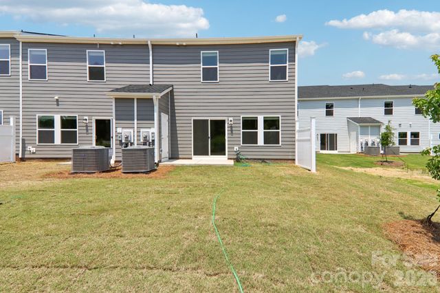 9048 Foggy Brook Loop, Charlotte, NC 28216