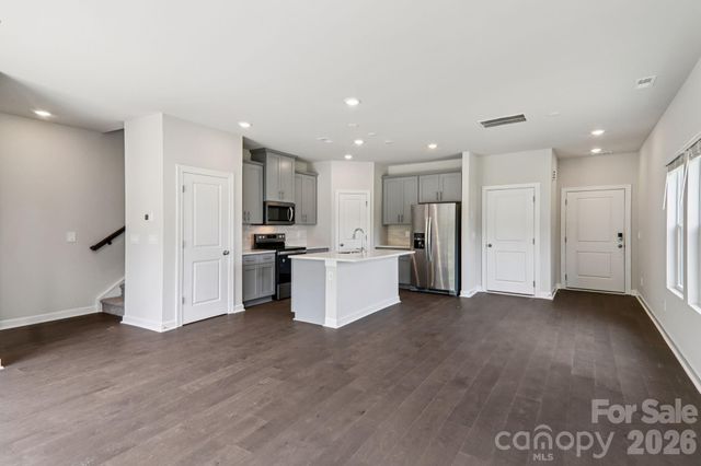 9048 Foggy Brook Loop, Charlotte, NC 28216