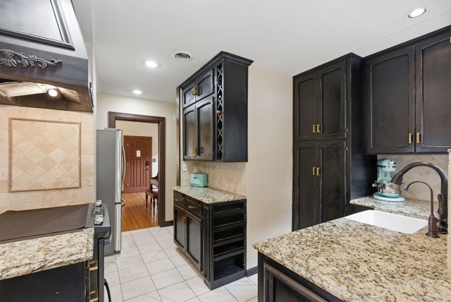 426 S Belmont St, Wichita, KS 67218