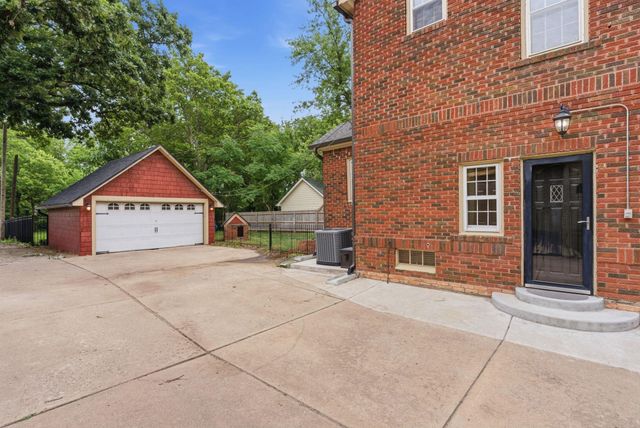 426 S Belmont St, Wichita, KS 67218