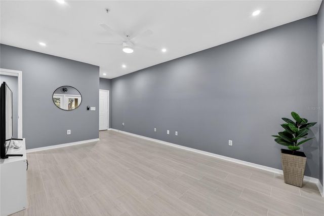 2010 E PALM AVENUE 14304, Tampa, FL 33605