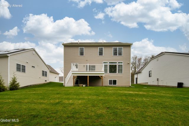 22 Wellington Court, Clifton Park, NY 12065