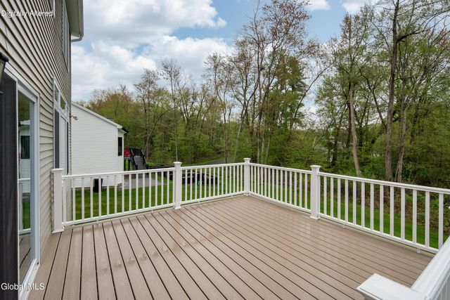 22 Wellington Court, Clifton Park, NY 12065
