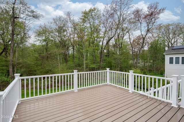 22 Wellington Court, Clifton Park, NY 12065