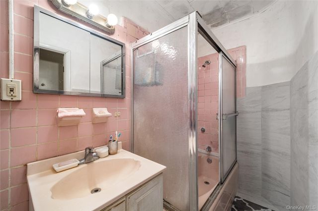 60-77 69th Avenue, Ridgewood, NY 11385