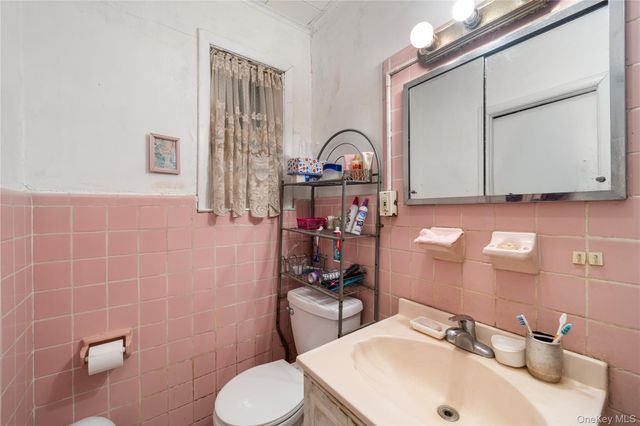 60-77 69th Avenue, Ridgewood, NY 11385