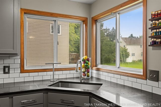 3640 Elderberry Drive, Kentwood, MI 49512