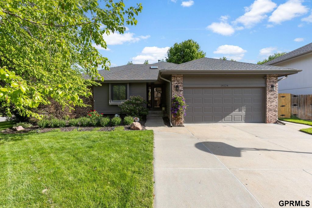 14124 Lillian Circle, Omaha, NE 68138