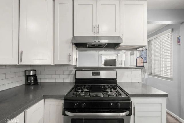 221 W Hillcrest Boulevard, Inglewood, CA 90301