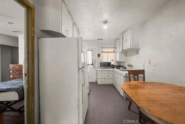 221 W Hillcrest Boulevard, Inglewood, CA 90301