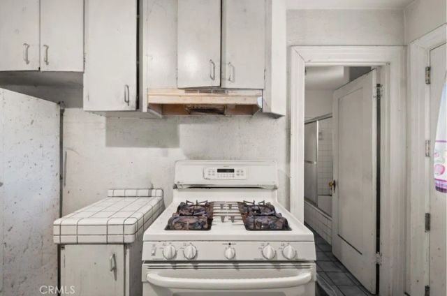 221 W Hillcrest Boulevard, Inglewood, CA 90301