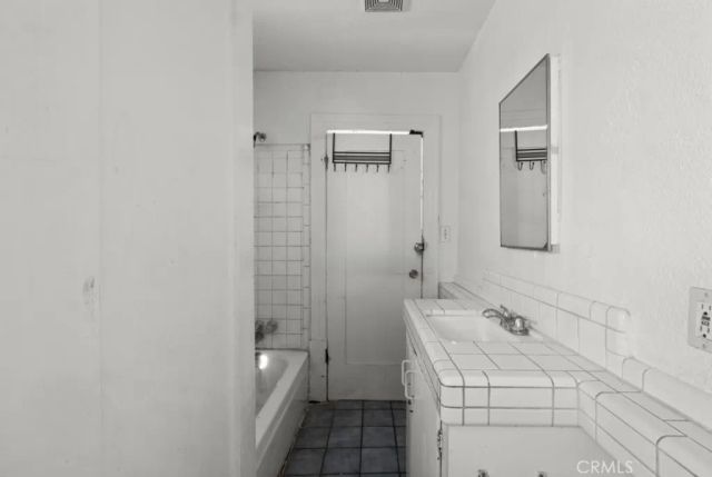 221 W Hillcrest Boulevard, Inglewood, CA 90301