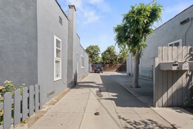 221 W Hillcrest Boulevard, Inglewood, CA 90301