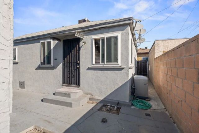 221 W Hillcrest Boulevard, Inglewood, CA 90301