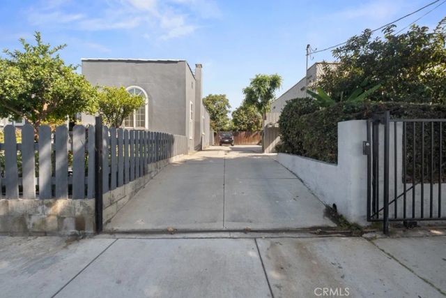 221 W Hillcrest Boulevard, Inglewood, CA 90301