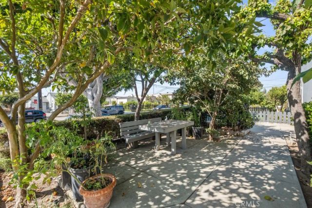 221 W Hillcrest Boulevard, Inglewood, CA 90301