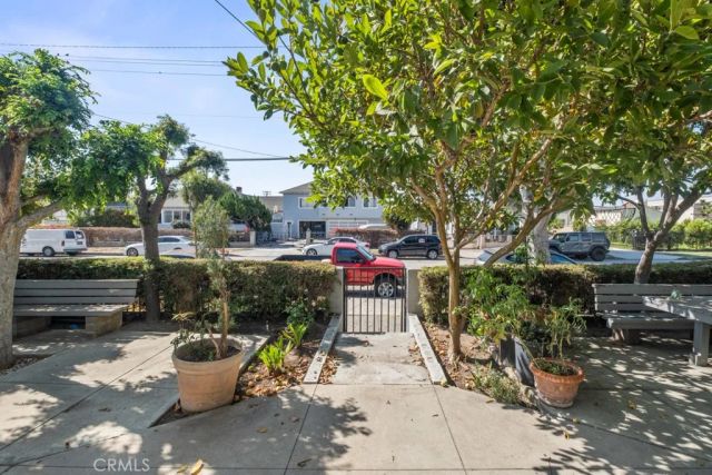 221 W Hillcrest Boulevard, Inglewood, CA 90301