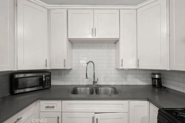 221 W Hillcrest Boulevard, Inglewood, CA 90301