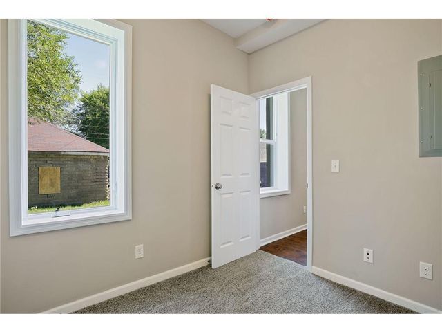 2050 W Broadway Avenue, Minneapolis, MN 55411