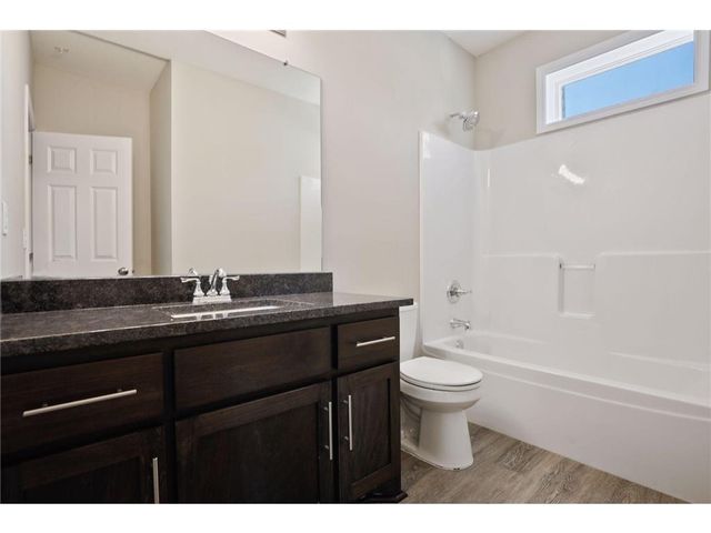 2050 W Broadway Avenue, Minneapolis, MN 55411