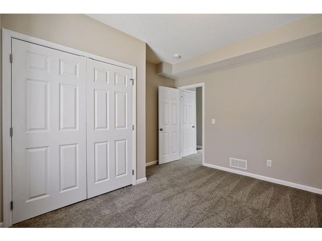 2050 W Broadway Avenue, Minneapolis, MN 55411