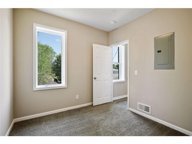 2050 W Broadway Avenue, Minneapolis, MN 55411