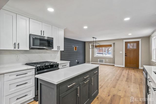 820 front Street, Dunellen, NJ 08812