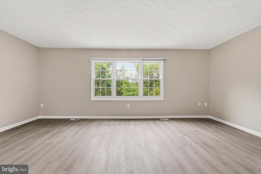 Image 12 of property listing at 2034 N ANVIL LN, Temple Hills, MD 20748