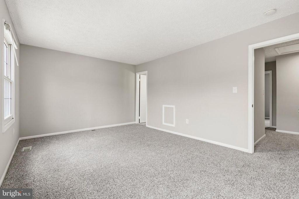 Image 18 of property listing at 2034 N ANVIL LN, Temple Hills, MD 20748