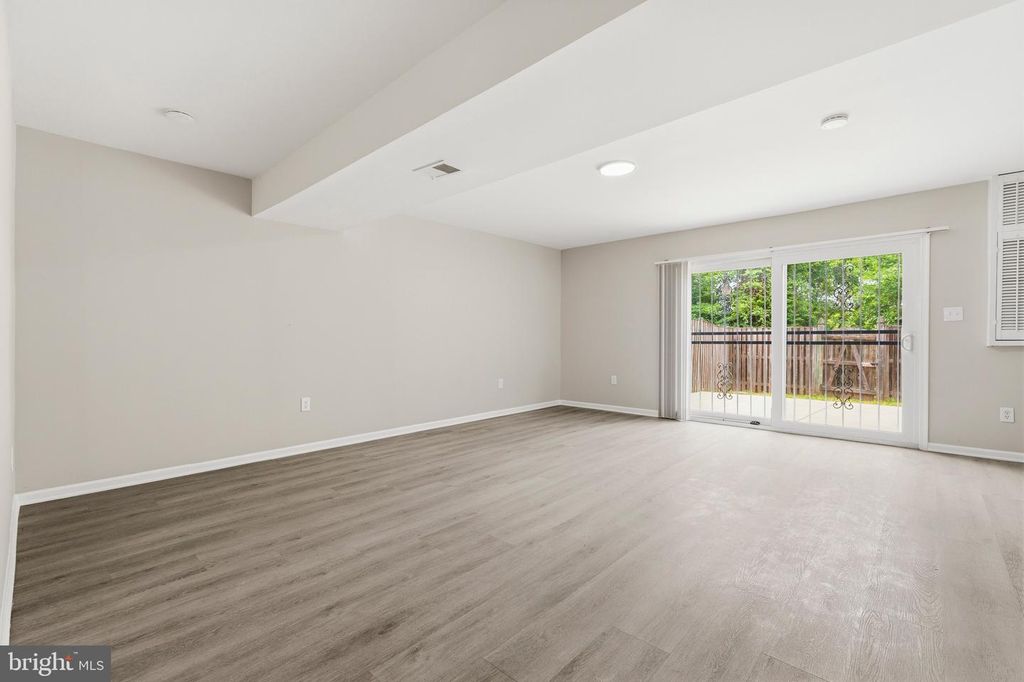Image 30 of property listing at 2034 N ANVIL LN, Temple Hills, MD 20748