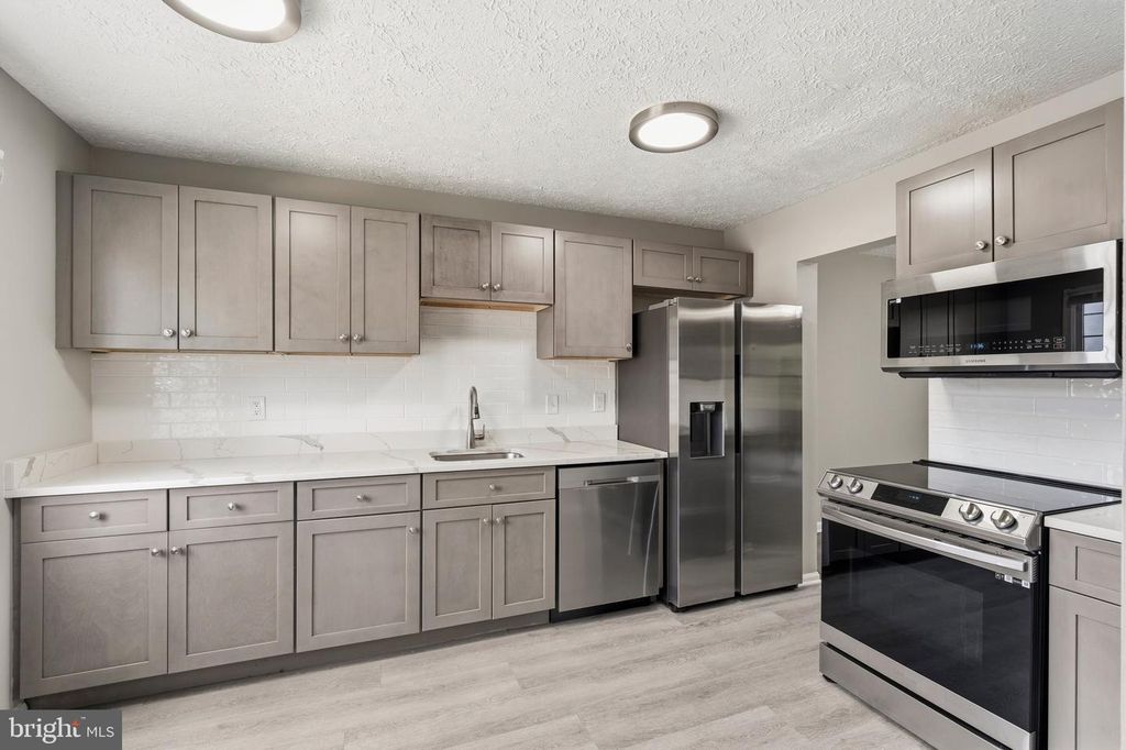 Image 4 of property listing at 2034 N ANVIL LN, Temple Hills, MD 20748