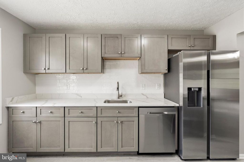 Image 6 of property listing at 2034 N ANVIL LN, Temple Hills, MD 20748