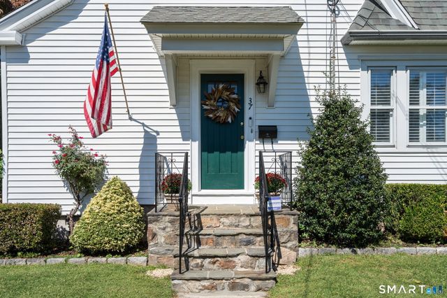 37 Uncas Road, Stamford, CT 06902