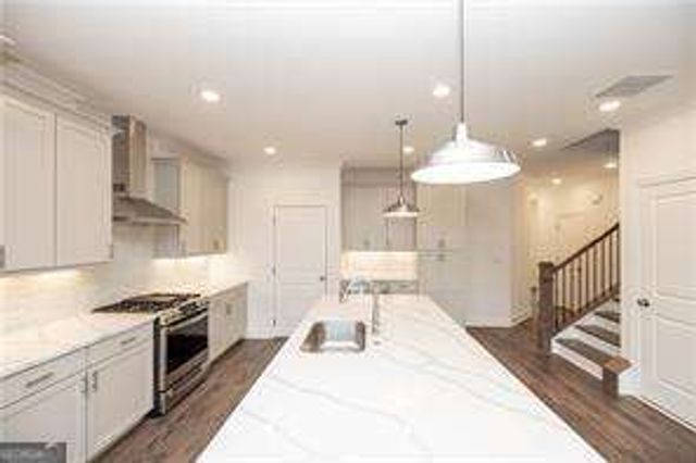 816 DODD Trail, Buford, GA 30518