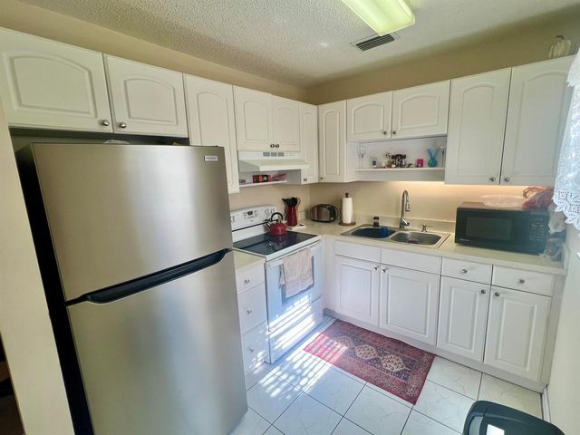 32 Lake Vista Trail 105, Port St. Lucie, FL 34952