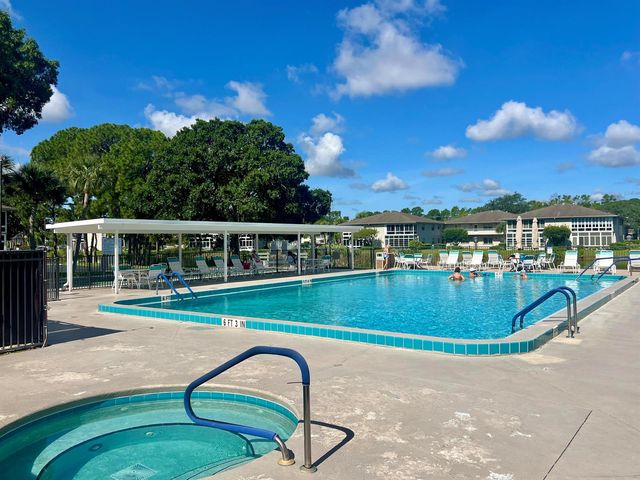32 Lake Vista Trail 105, Port St. Lucie, FL 34952